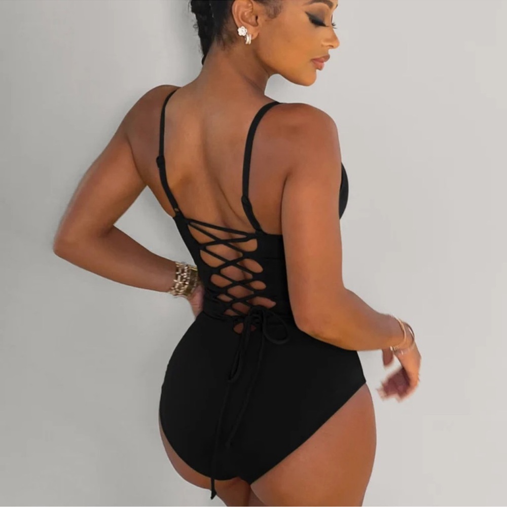 TA3 Lacey Sculpting Swimwear Medium